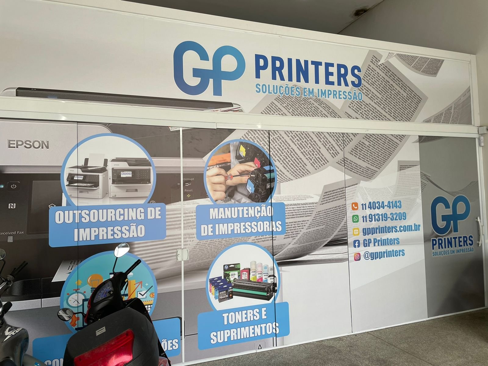 Adesivo vitrine